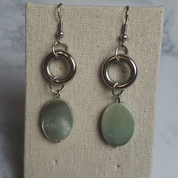 Vintage Green Dangle Earrings - Picture 1 of 3